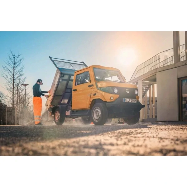 Elektrické užitkové vozidlo EVUM aCar 4x4